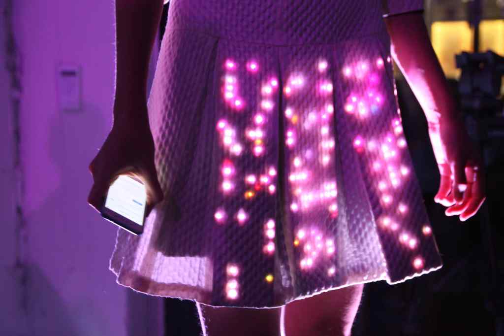 Marketing strategies for wearable tech

Developing effective marketing strategies is crucial in the wearable tech industry, where competition is fierce and customers have many options to choose from. In order to stand out from the crowd, businesses need to utilize a variety of marketing channels and tactics to reach their target audience and promote their unique selling points. Here are some of the most effective marketing strategies for wearable tech, with more detail and examples: